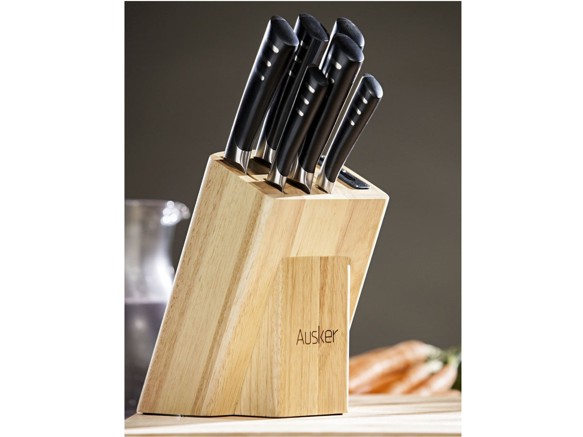 Messerset aus Edelstahl mit Block